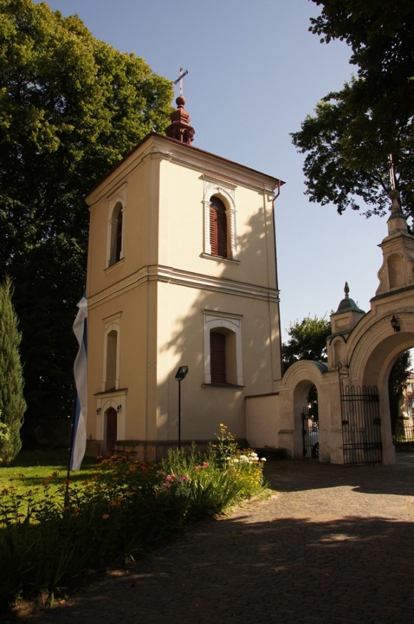 Dzwonnica przy kościele pw. św. Mikołaja (1610-1620) przy ul. Wyzwolenia 1 w Szczebrzeszynie