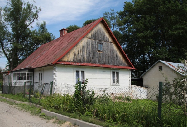 Ściana szczytowa domu drewnianego przy ulicy Wierzbowej 5 w Szczebrzeszynie