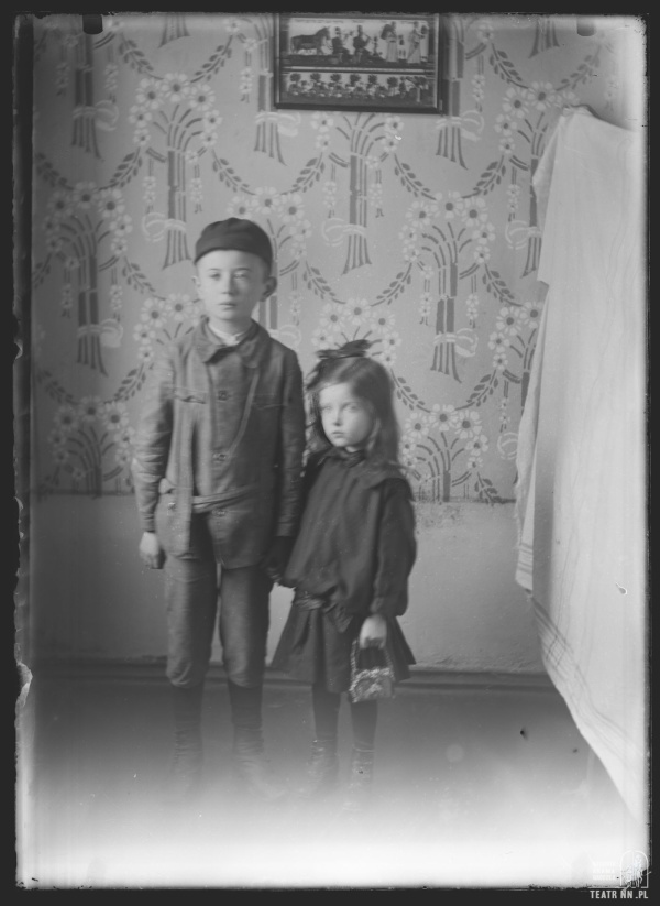 Portret dwójki dzieci