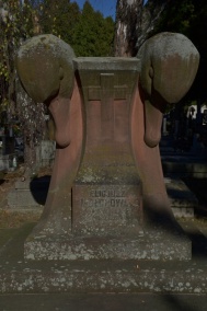 Nagrobki projektu Franciszka Deca wykonane przez zakład kamieniarsko-rzeźbiarski Leona Migalskiego - cmentarz przy ulicy Lipowej, fot. Ewelina Orłowska