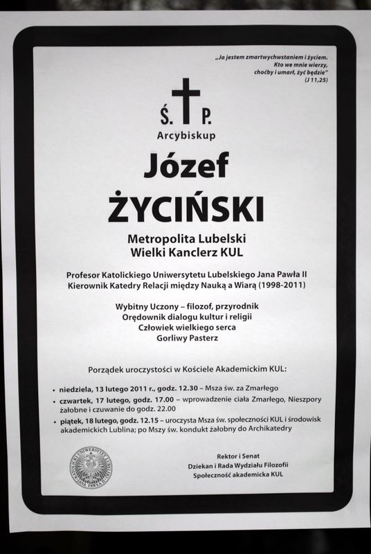 Przejście konduktu pogrzebowego abp Józefa Życińskiego przez Lublin w dniu 18 lutego 2011 roku. Fot. Piotr Sztajdel